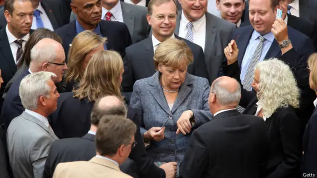 Меркель и депутаты