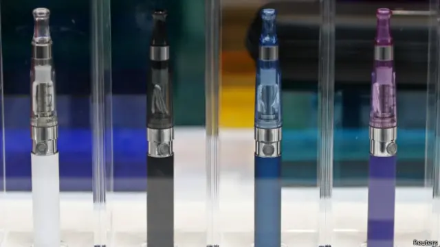 Электронные сигареты в магазине в Париже