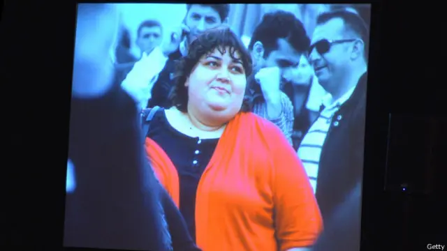 Әйелдерге ауызға тигізу арқылы зиян келтірмеңіз Пугачева минет жасайды