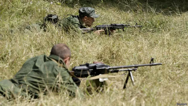 Пока в Донбассе война, выборы проводить нет смысла, уверен Жебривский