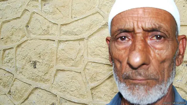 ’وہ استاد بھی ریٹائر ہو گئے جو میرے سامنے اس سکول میں کام کرتے تھے۔ میں نے ان 25 روپے کے پیچھے مر رہا ہوں‘