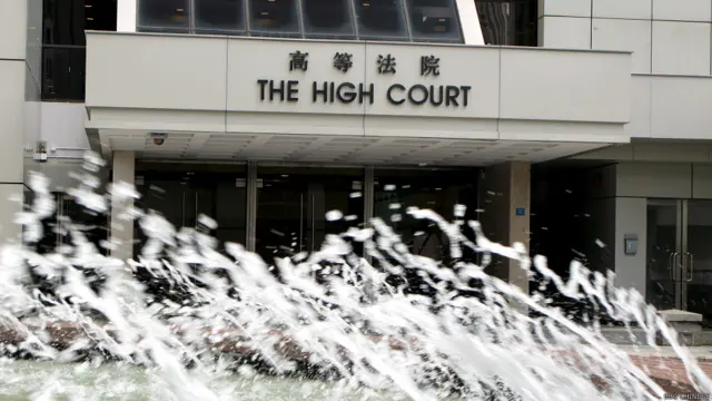 香港高等法院周三(6月22日)拒絕受理香港眾志秘書長黃之鋒就降低立法會參選年齡提出的申請。