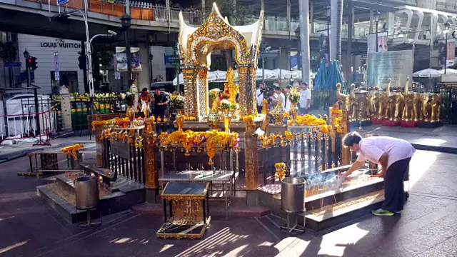 Serangan di Kuil Erawan di pusat Bangkok pada Senin menewaskan 20 orang dan melukai banyak orang lainnya.