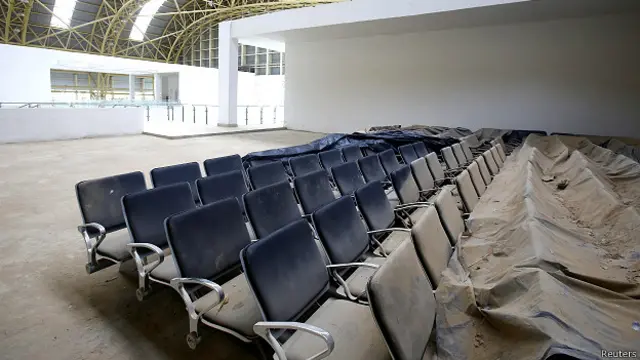 जैसलमेर हवाई अड्डे पर लगी कुर्सियां.