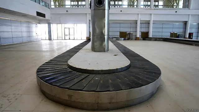 जैसलमेर हवाई अड्डे पर लगेज को हैंडल करने वाली मशीन.