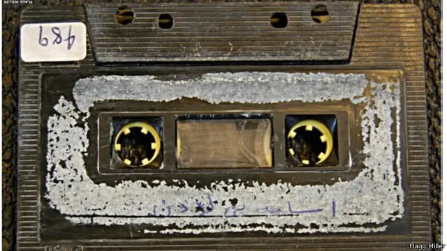 پردې کسټ باندې د اسامه بن لادن نوم لیکل شوی