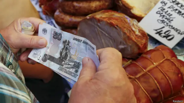 В магазине с рублями