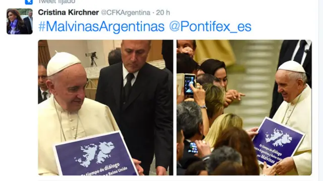 Papa Francisco con un cartel de Malvinas