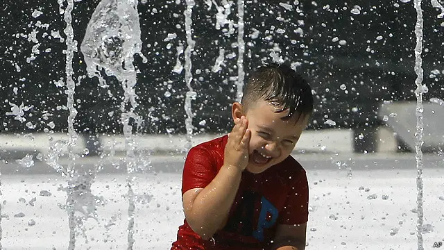 يتوقع العلماء أن يكون عام 2015 هو الأكثر سخونة منذ بدء تسجيل درجات الحرارة عام 1880.