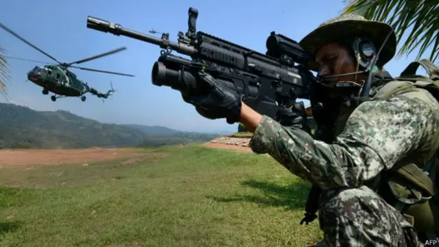 Peru menghentikan praktik penembakan jatuh pesawat yang diduga mengangkut narkoba pada 2001 lalu.