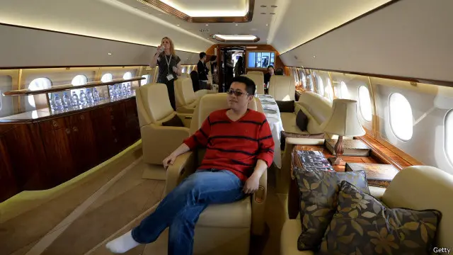 Walau setiap perusahaan memiliki sedikit perbedaan dalam model bisnisnya, mereka memungkinkan pelanggan untuk segera melakukan perbandingan harga dari beberapa pilihan maskapai mulai dari titik A ke titik B.