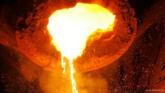 在正常條件下，鐵的熔點是 1538攝氏度（來源： Ria Novosti/SPL）