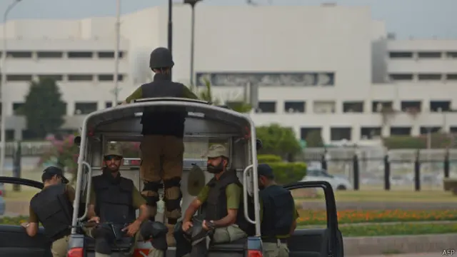 صوبہ پنجاب کے محکمہ انسداد دہشت گردی کے اہلکاروں نے یہ چھاپہ مقامی پولیس کو اطلاع دیے بغیر رینجرز اہلکاروں کی مدد سے مارا