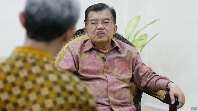 Wakil Presiden Jusuf Kalla dalam suratnya untuk Menteri Susi menyatakan bahwa kapasitas produksi industri pengolahan ikan di Tual, Biung, dan Ambon anjlok sampai 85 persen.