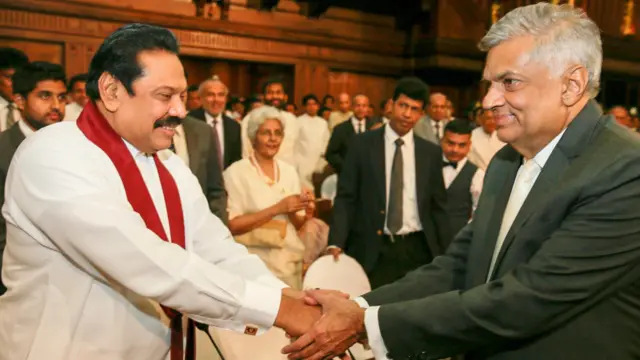 අගමැති තරඟයේ ප්රතිවාදියා වූ හිටපු ජනපති මහින්ද රාජපක්ෂගෙන් නව අගමැතිවරයාට ශුභපැතුම්.