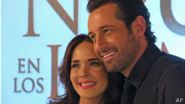 Parte del declive se debe al auge de nuevos (y viejos) productores de telenovelas. En la imagen, promoción para una telenovela mexicana.