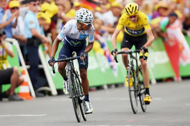 دغه راز په کې درې ځله ټور دي فرانس نومي سیالۍ ګټونکی کریس فروم شامل دی