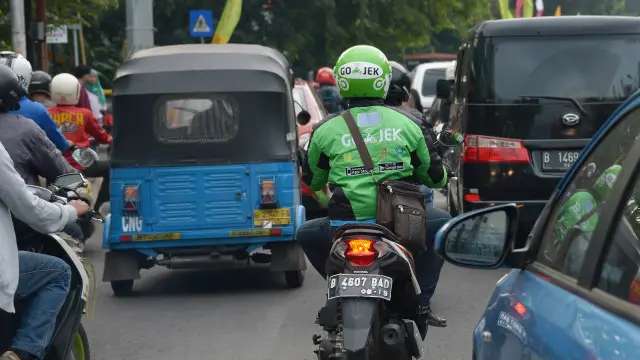 Belum jelas seperti apa solusi yang disiapkan kepolisian, tetapi Kapolri mengatakan perlu ada sosialisasi kepada para pengelola ojek online sebelum pemerintah "melakukan penertiban".