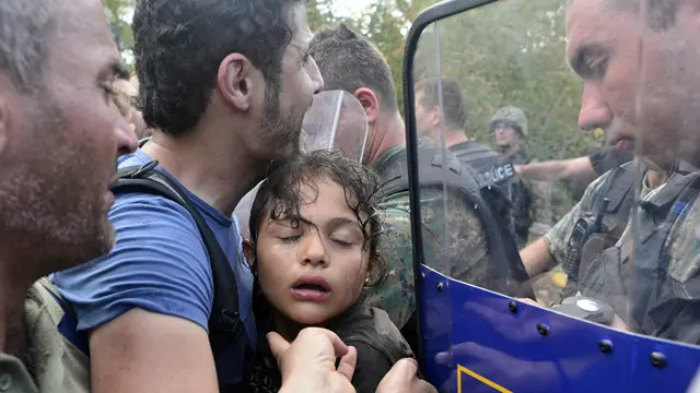 گذشتہ 24 گھنٹوں کے دوران پولیس نے 181 افراد کو عارضی طور پر داخلے کی دستاویزات دی ہیں۔