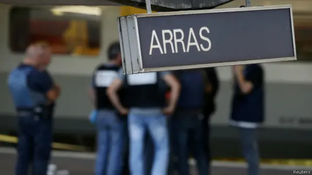 Weeraro hore ayaa Faransiiska ka dhacay