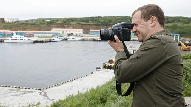 مقامات ژاپن گفته اند که حضور دمیتری مدودف در این جزیره، احساسات مردم ژاپن را جریحه دار کرده است