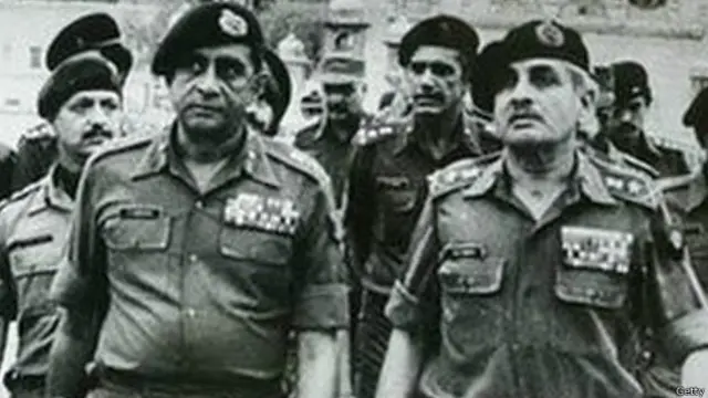 लेफ़्टिनेंट जनरल सुंदरजी ऑपरेशन ब्लू स्टार के दौरान जेनरल वैद्या के साथ.