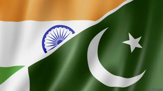 भारत और पाकिस्तान के झंडे