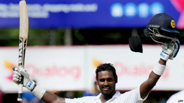 کپتان اینجلو میتھیوز 167 گیندوں پر 12 چوکوں کی مدد سے 102 رنز بنا کر سٹوارٹ بنی کی گیند پر کیچ آؤٹ ہوئے