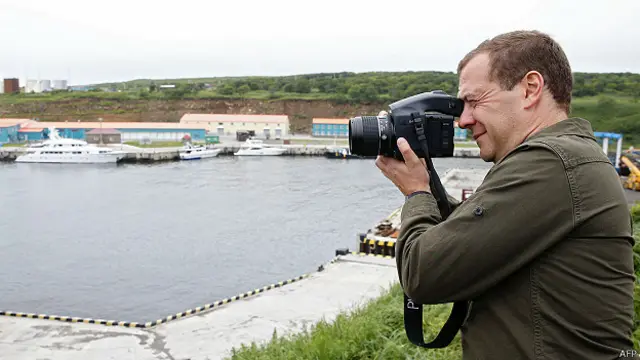 Thủ tướng Nga Medvedev tong chuyến thăm quần đảo Kuril