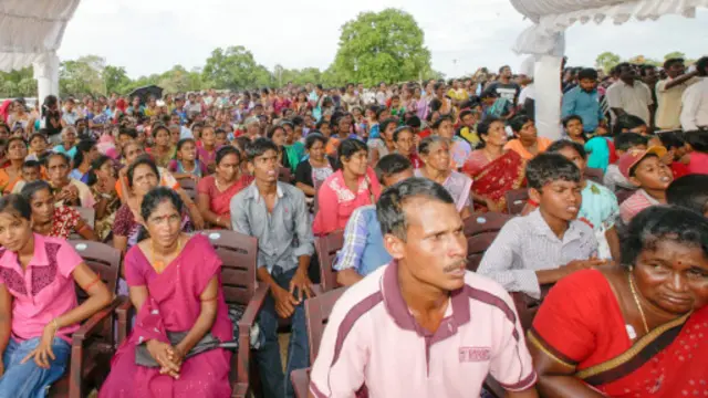 ජනපතිට සවන් දෙන සාම්පූර් වැසියන්