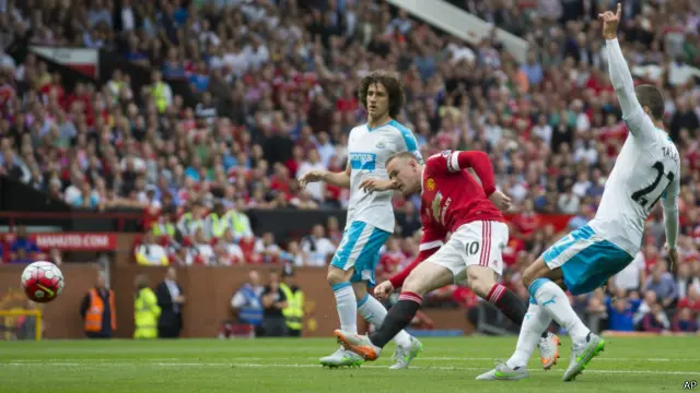 Penyerang MU, Wayne Rooney belum mencetak gol dalam tiga laga perdana Liga primer musim ini. 