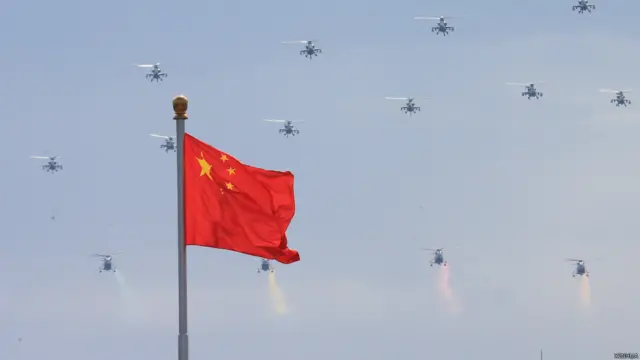 参加演练的空中梯队（新华社图片23/8/2015）