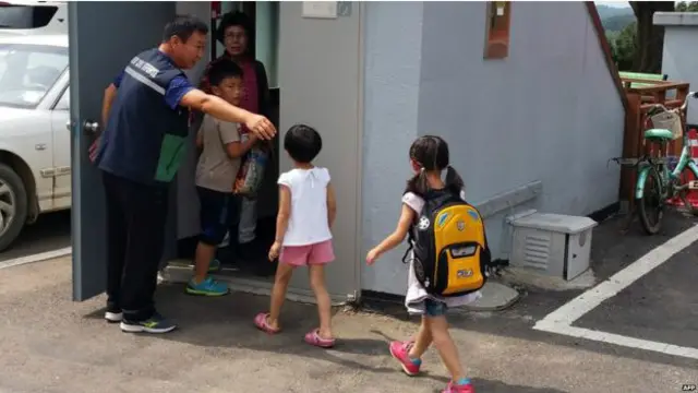 Güney Kore'de gerginliğin tırmanması üzerine sınır bölgelerinde oturanlar tahliye edildi.