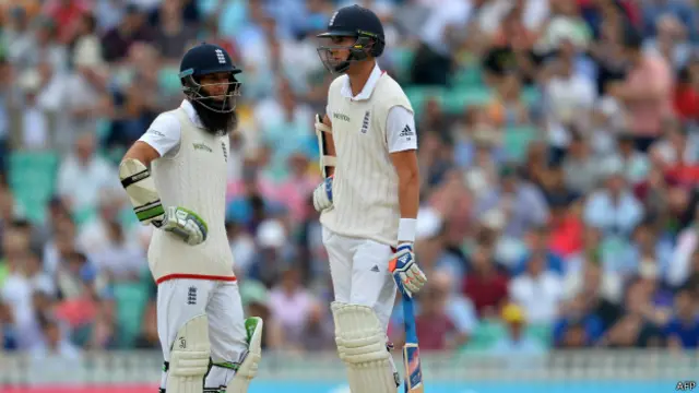 سٹوارٹ براڈ اور معین علی اپنی ٹیم کو اننگز کی شکست سے بچانے کی کوشش کر رہے ہیں