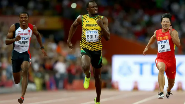 بولٹ کے برعکس جسٹن گیٹلن نے سیمی فائنل میں سو میٹر کا فاصلہ 9.77 سیکنڈز میں طے کر کے بولٹ کے لیے خطرے کی گھنٹی بجا دی تھی۔