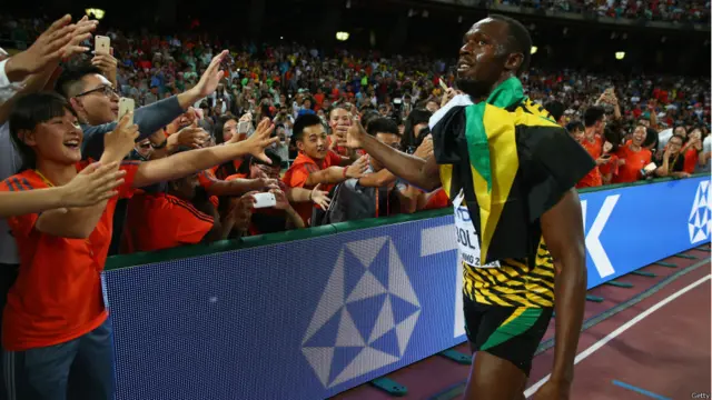 جہاں یوسین بولٹ پر کبھی بھی اس قسم کی قوت بخش ادویہ کے استعمال کا الزام نہیں لگا وہیں جسٹن گیٹلن ایسی ادویات کے استعمال کرنے کی وجہ سے پابندی کا شکار رہ چکے ہیں۔