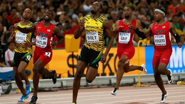 یہ ایتھلیٹکس کے عالمی مقابلوں میں بولٹ کا نواں طلائی تمغہ ہے۔ ان نو تمغوں میں سے تین انھوں نے سو میٹر کی دوڑ میں حاصل کیے ہیں اور امریکہ کے کارل لوئیس اور مورس گرین کا ریکارڈ برابر کر دیا۔