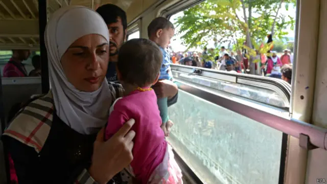 Женщина с ребёнком в поезде