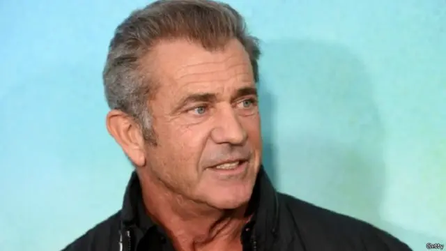 فوٹوگرافر کرسٹی مِلر نے بتایا کہ میل گبسن اور ان کی گرل فرینڈ کی تصاویر لینے کے دوران اُن سے بدکلامی کی گئی