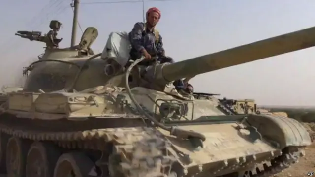 Боевики "Исламского государства" на танке
