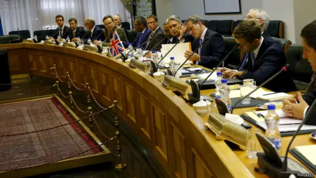 یک هیئت بریتانیایی به سرپرستی فیلیپ هاموند، وزیر خارجه برای بازگشایی سفارت این کشور به ایران سفر کرده است