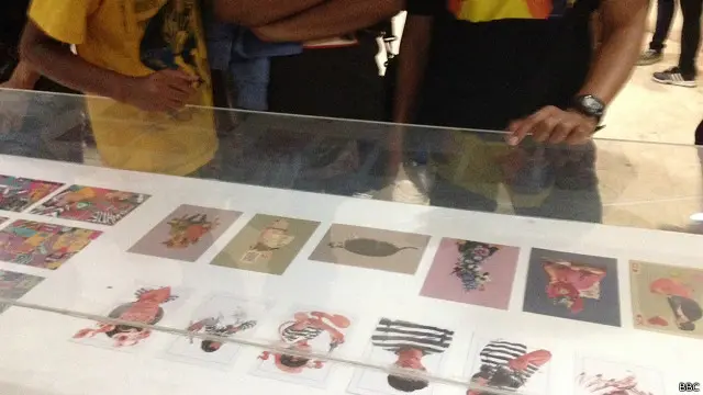 Sebagian personil WSATCC yang pernah kuliah di jurusan seni rupa IKJ membuat pameran kartu pos ini dapat terselenggara.