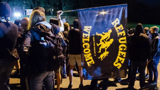 В воскресенье активисты левых и антифашистских движений провели собственную демонстрацию