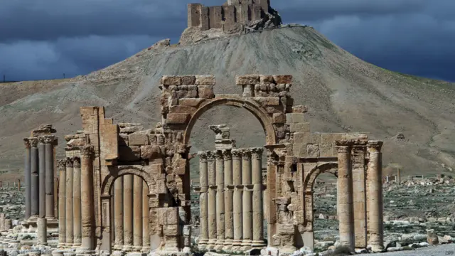Foto yang diambil pada 14 Maret 2014 ini menunjukkan sebagian dari kota kuno Palmyra, sekitar 215 kilometer timur laut dari Damaskus. Kota kuno Palmyra adalah oase pada abad 1-2 Masehi.