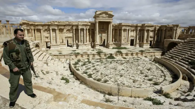 Pejabat dan pegiat di Suriah melaporkan bahwa pada Minggu (23/08) kelompok yang menamakan dirinya Negara Islam (ISIS) telah meledakkan kuil kuno Baalshamin di situs Palmyra. Dalam pernyataannya, UNESCO mengatakan aksi penghancuran tersebut adalah "kehilangan besar bagi bangsa Suriah dan untuk kemanusiaan".