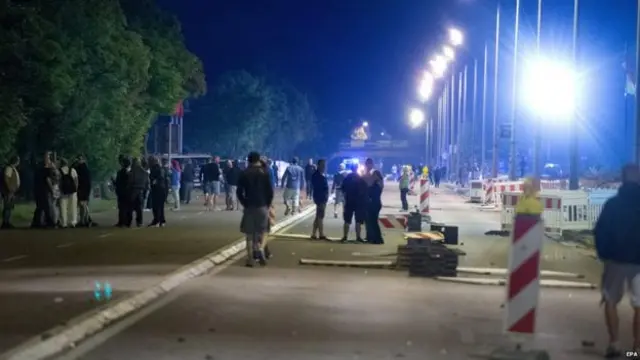 د پناه وړونکو ضد مظاهره کوونکو د جمعې او شنبې په شپو پولیسو سره نښته وکړه