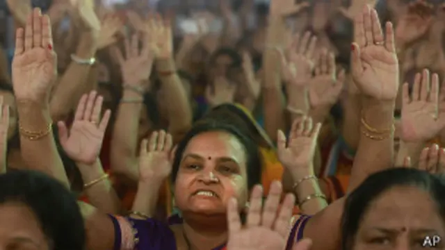 Un tribunal falló que ninguna práctica religiosa puede permitir que uno se quite la vida, lo que desató protestas.