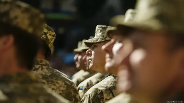 Марш військових на Хрещатику.