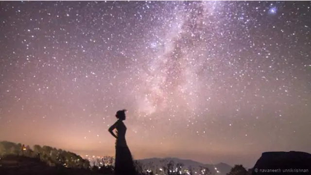 Di bawah Bima Sakti.