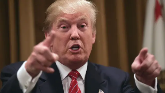 ډونالډ ټرمپ په امریکا کې یو بحث پاروونکې څېره ده. دی سره له دې چې د خپلو نظرونو له کبله تر کلکو نیوکو لاندې راځي، خو د کډوالو په هکله له خپل مخالف دریځه نه اوړي. 